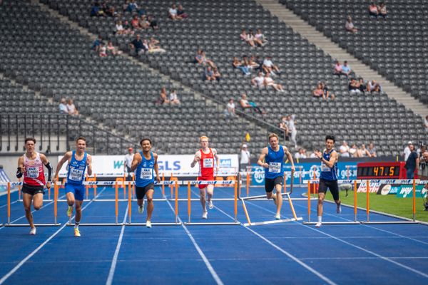 Lennart Roos (LG Rhein-Wied), Mateusz Lewandowski (TV Wattenscheid 01), Jordan Gordon (OTB Osnabrueck), Jan-Niklas Gwizdek (LG Nord Berlin), Mark Schittenhelm (Spvgg Holzgerlingen), Aleksandar Gacic (VfL Sindelfingen) im Halbfinale waehrend der deutschen Leichtathletik-Meisterschaften im Olympiastadion am 25.06.2022 in Berlin